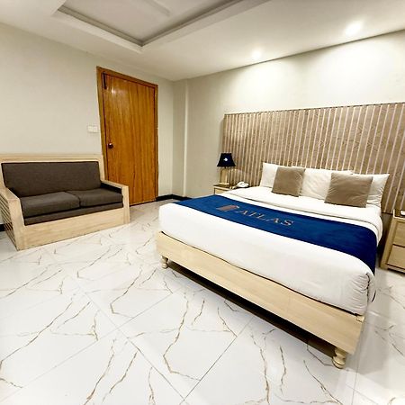 Atlas Hotel Исламабад Экстерьер фото