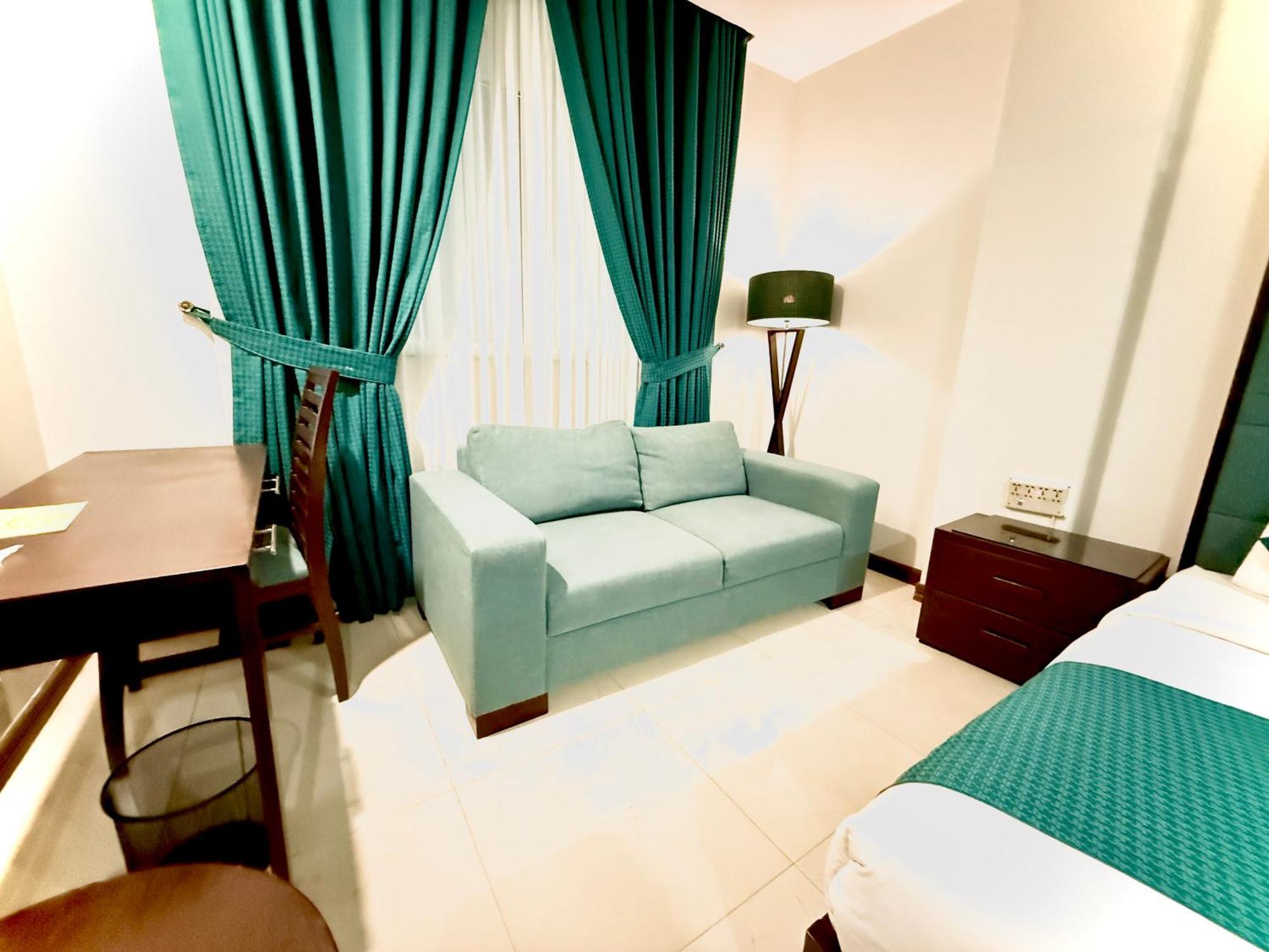 Atlas Hotel Исламабад Экстерьер фото